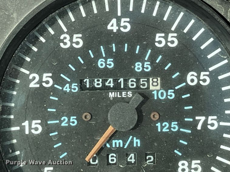 image for item LD9884 1992 Mack CH613 semi truck