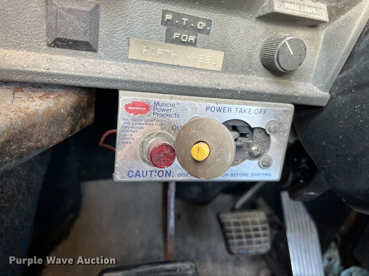 image for item LD9884 1992 Mack CH613 semi truck