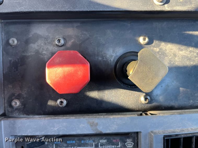 image for item LD9884 1992 Mack CH613 semi truck