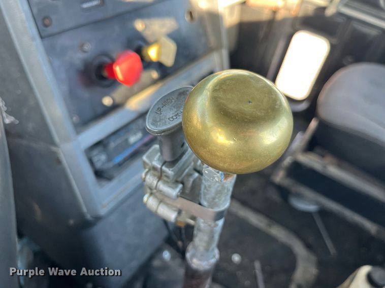 image for item LD9884 1992 Mack CH613 semi truck