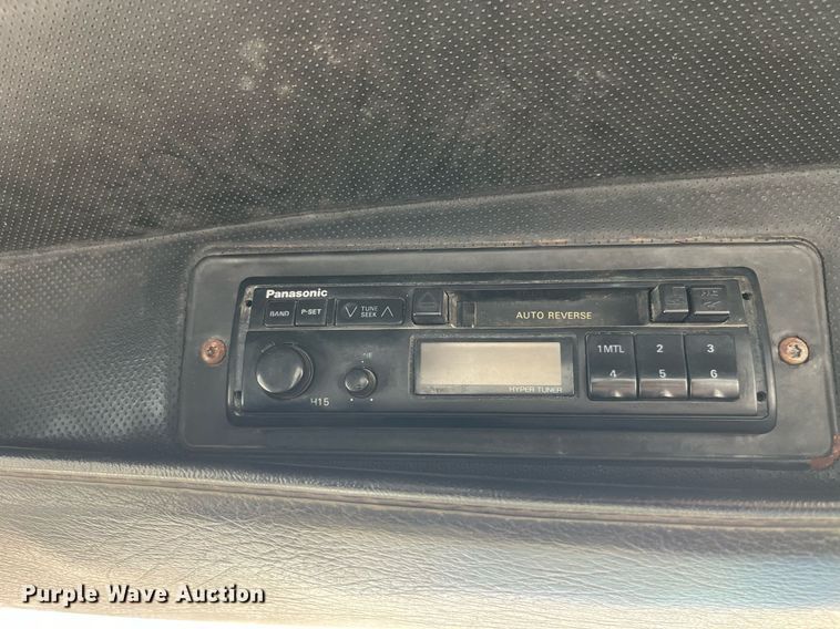 image for item LD9884 1992 Mack CH613 semi truck