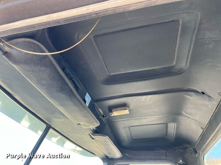 image for item LD9884 1992 Mack CH613 semi truck