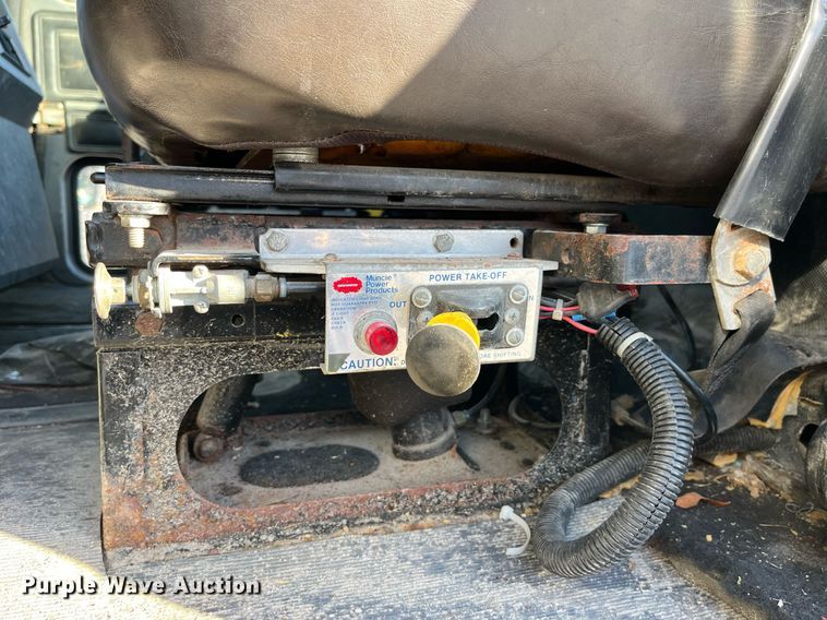 image for item LD9884 1992 Mack CH613 semi truck