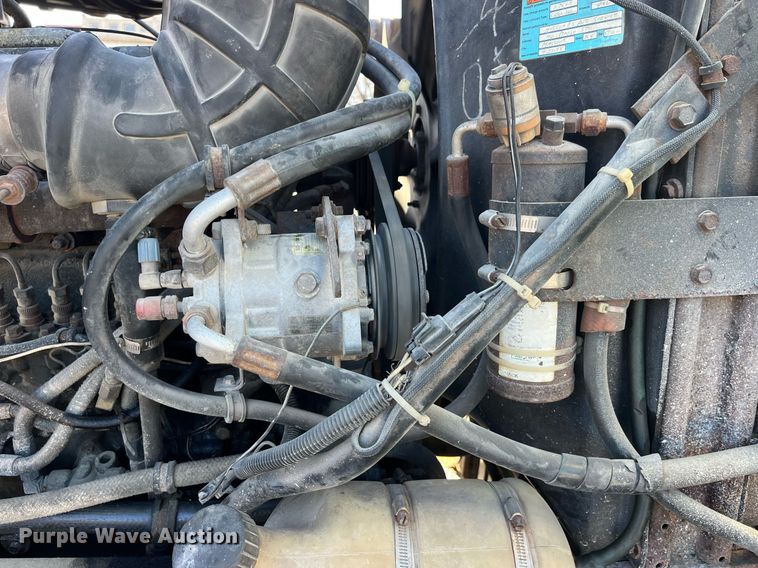 image for item LD9884 1992 Mack CH613 semi truck