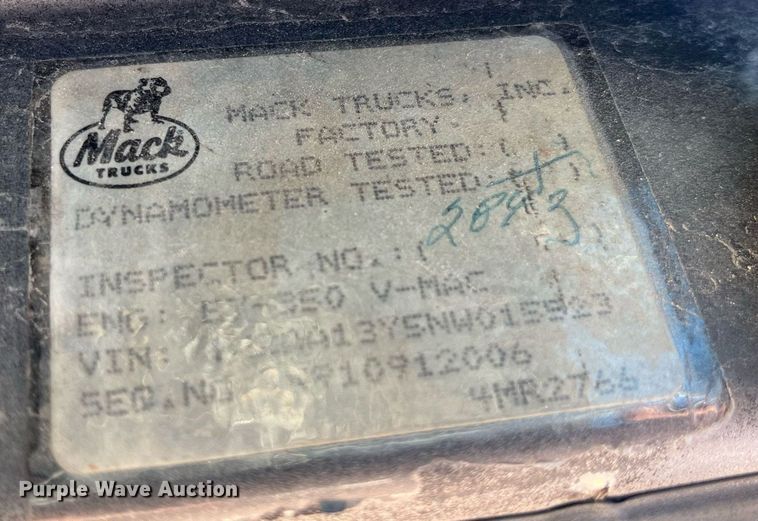 image for item LD9884 1992 Mack CH613 semi truck