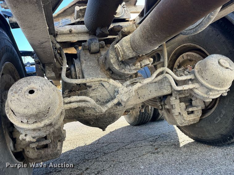 image for item LD9884 1992 Mack CH613 semi truck