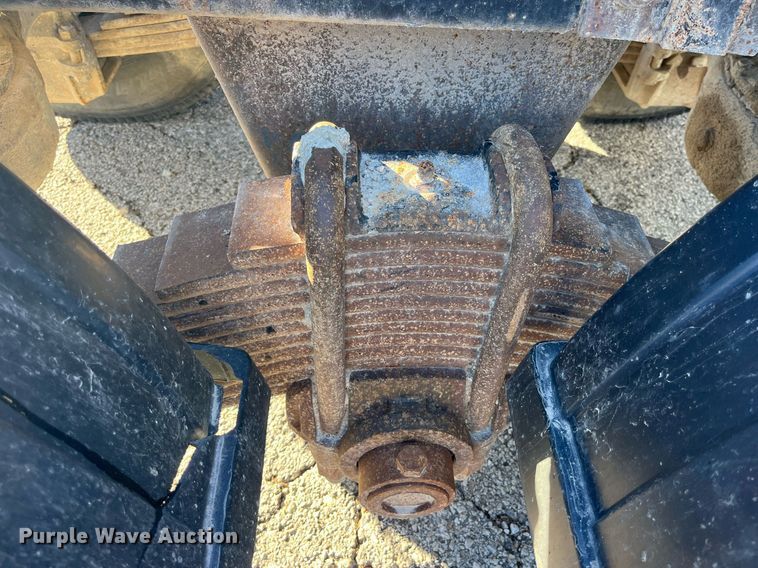 image for item LD9884 1992 Mack CH613 semi truck