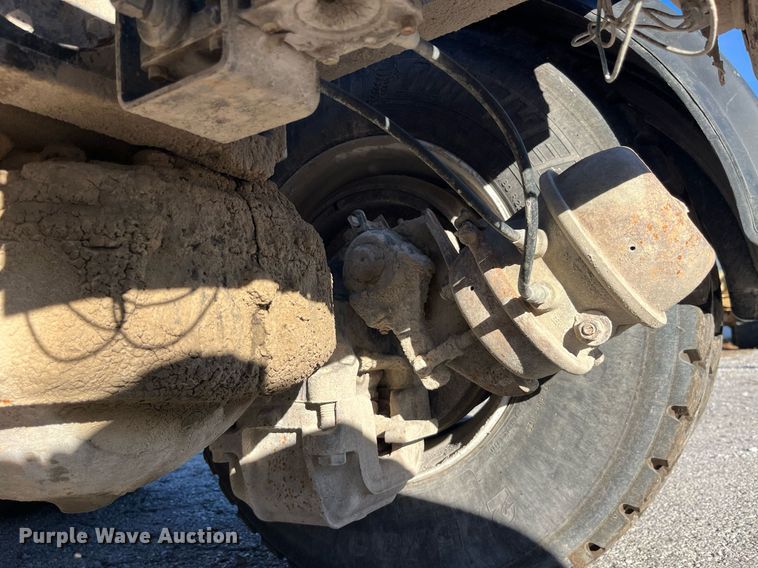 image for item LD9884 1992 Mack CH613 semi truck