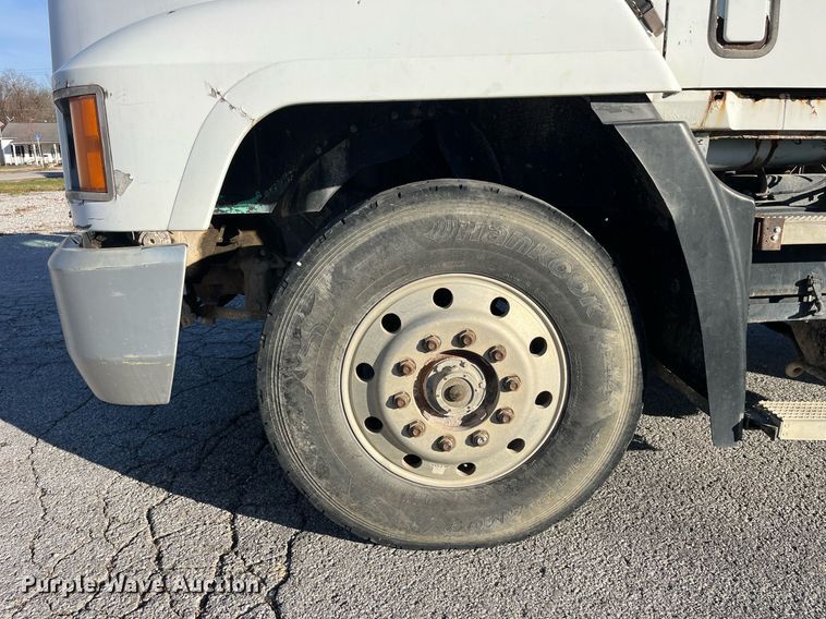 image for item LD9884 1992 Mack CH613 semi truck