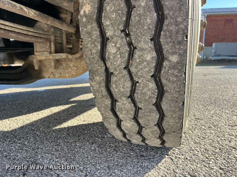 image for item LD9884 1992 Mack CH613 semi truck