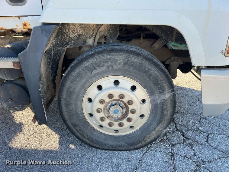 image for item LD9884 1992 Mack CH613 semi truck