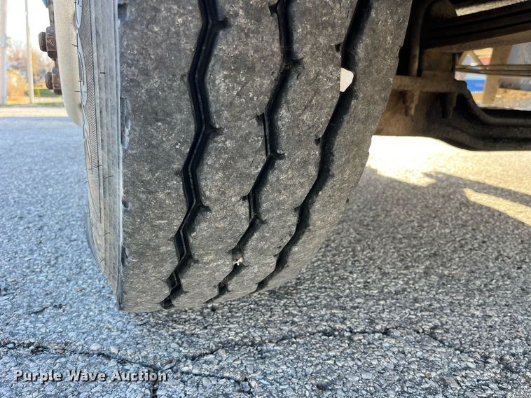 image for item LD9884 1992 Mack CH613 semi truck