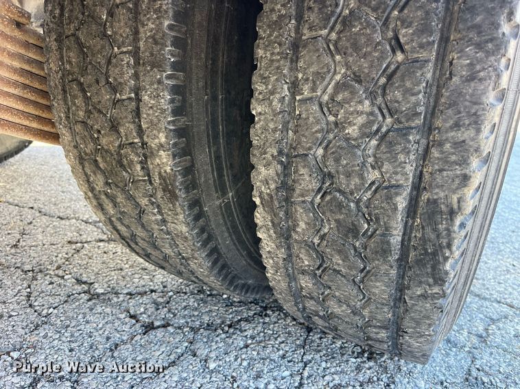 image for item LD9884 1992 Mack CH613 semi truck