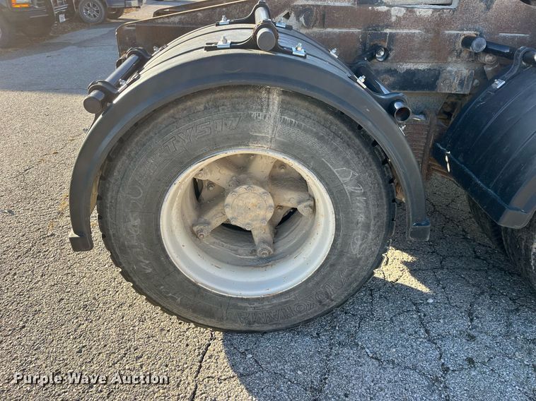 image for item LD9884 1992 Mack CH613 semi truck