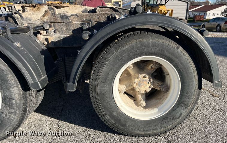 image for item LD9884 1992 Mack CH613 semi truck