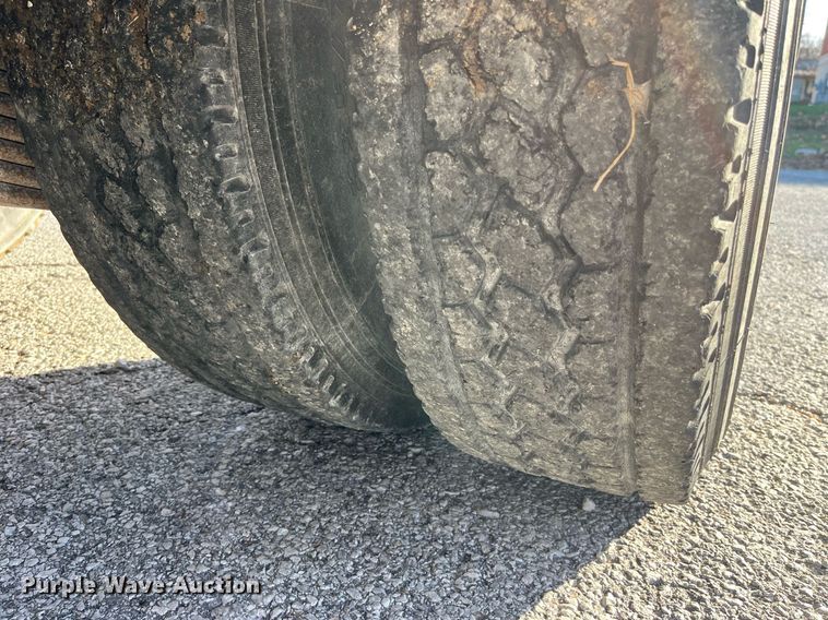 image for item LD9884 1992 Mack CH613 semi truck