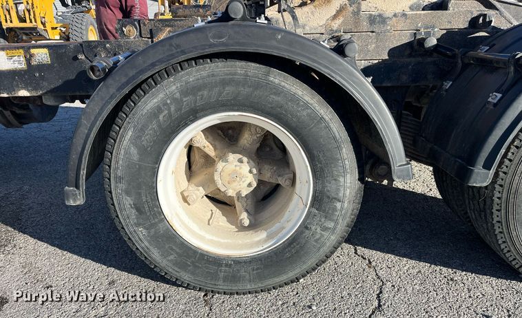 image for item LD9884 1992 Mack CH613 semi truck