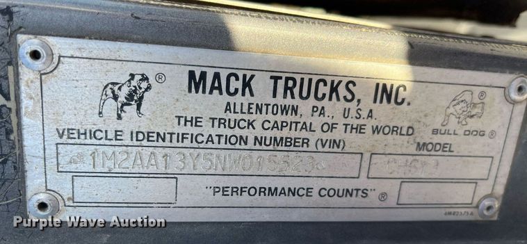 image for item LD9884 1992 Mack CH613 semi truck