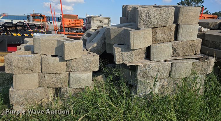 image for item LW9890 (21) pallets of landscaping blocks