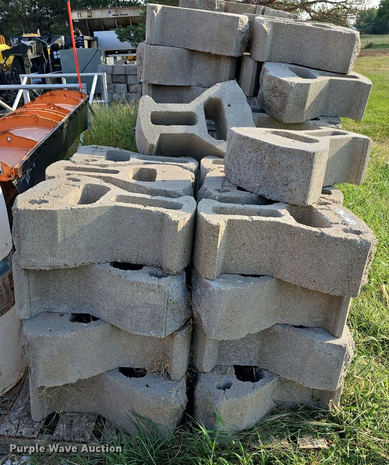 image for item LW9890 (21) pallets of landscaping blocks