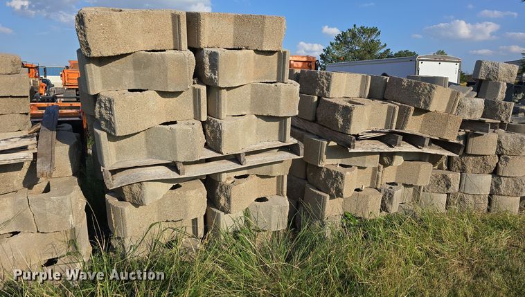 image for item LW9890 (21) pallets of landscaping blocks