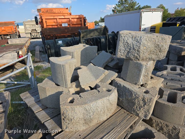 image for item LW9890 (21) pallets of landscaping blocks