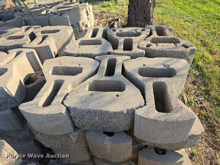 image for item LW9890 (21) pallets of landscaping blocks