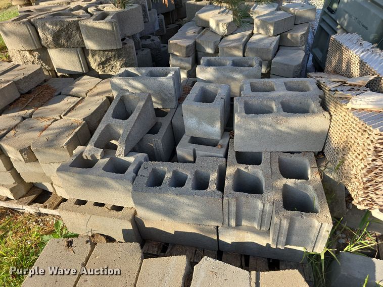 image for item LW9890 (21) pallets of landscaping blocks