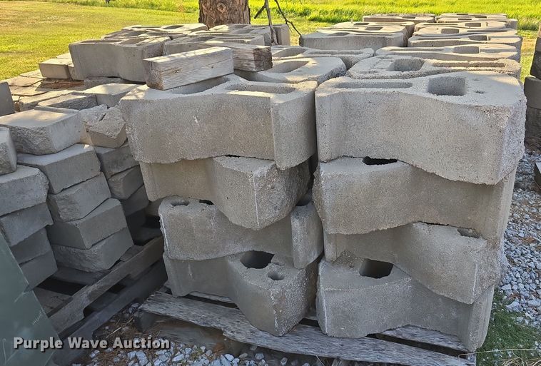 image for item LW9890 (21) pallets of landscaping blocks
