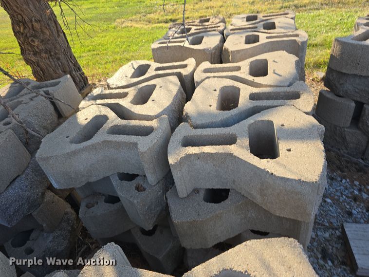 image for item LW9890 (21) pallets of landscaping blocks