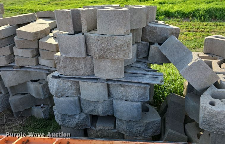 image for item LW9890 (21) pallets of landscaping blocks