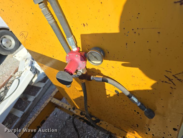 image for item LW9896 2007 Marathon Equipment Inc KEB260T tar kettle