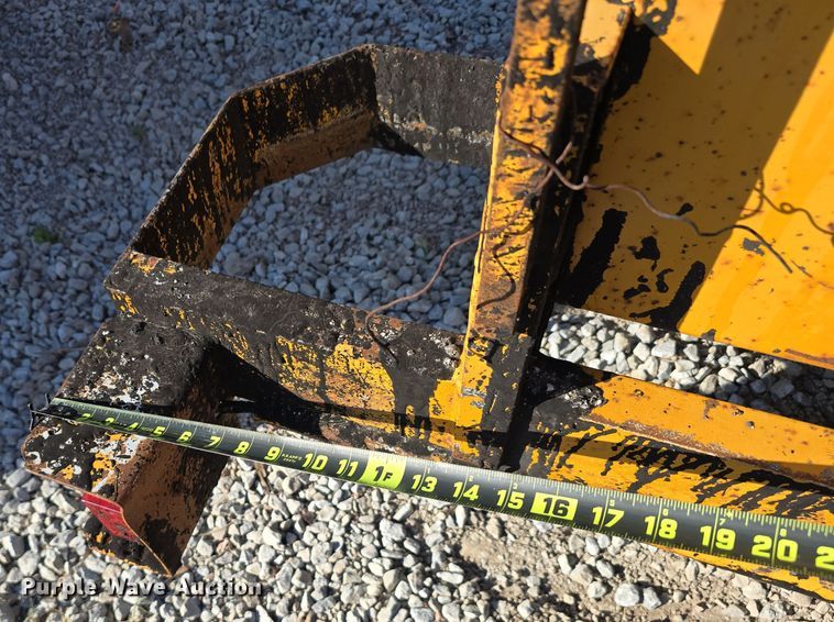 image for item LW9896 2007 Marathon Equipment Inc KEB260T tar kettle