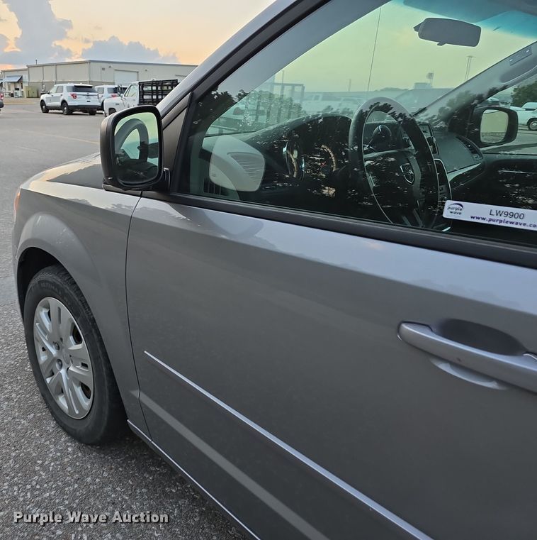 image for item LW9900 2016 Dodge Grand Caravan van
