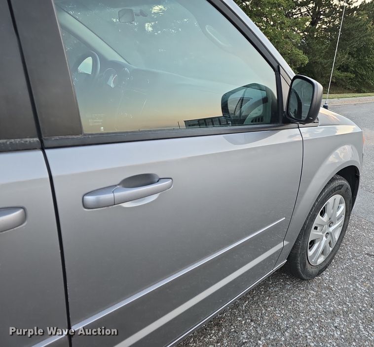 image for item LW9900 2016 Dodge Grand Caravan van
