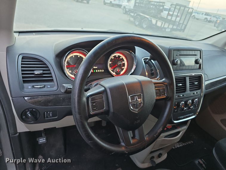 image for item LW9900 2016 Dodge Grand Caravan van