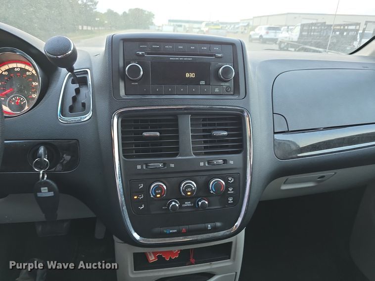 image for item LW9900 2016 Dodge Grand Caravan van