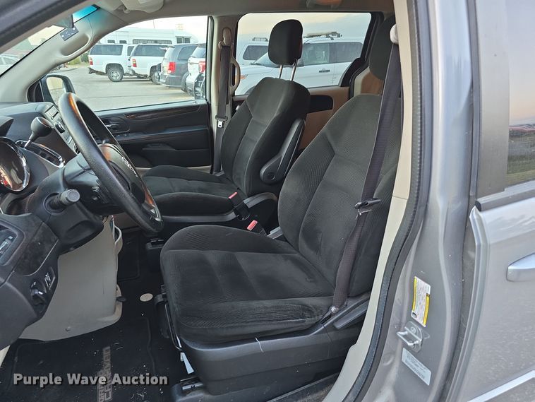 image for item LW9900 2016 Dodge Grand Caravan van