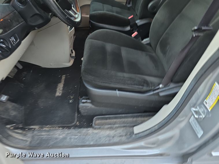 image for item LW9900 2016 Dodge Grand Caravan van