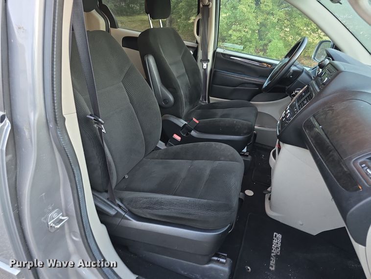 image for item LW9900 2016 Dodge Grand Caravan van