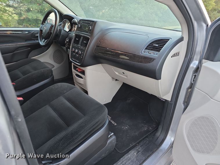 image for item LW9900 2016 Dodge Grand Caravan van
