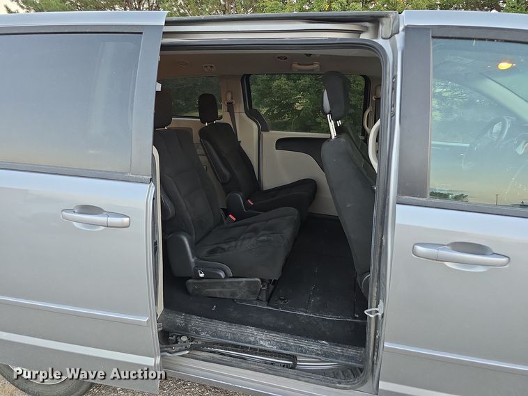 image for item LW9900 2016 Dodge Grand Caravan van