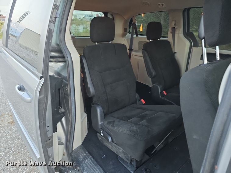 image for item LW9900 2016 Dodge Grand Caravan van
