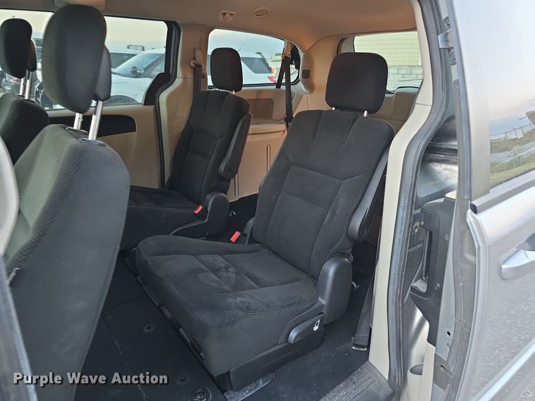 image for item LW9900 2016 Dodge Grand Caravan van