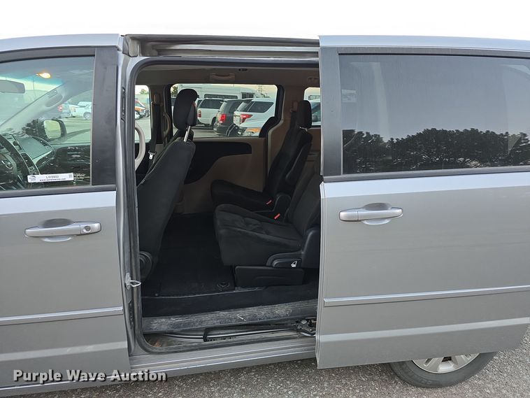 image for item LW9900 2016 Dodge Grand Caravan van