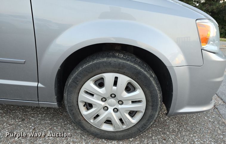 image for item LW9900 2016 Dodge Grand Caravan van