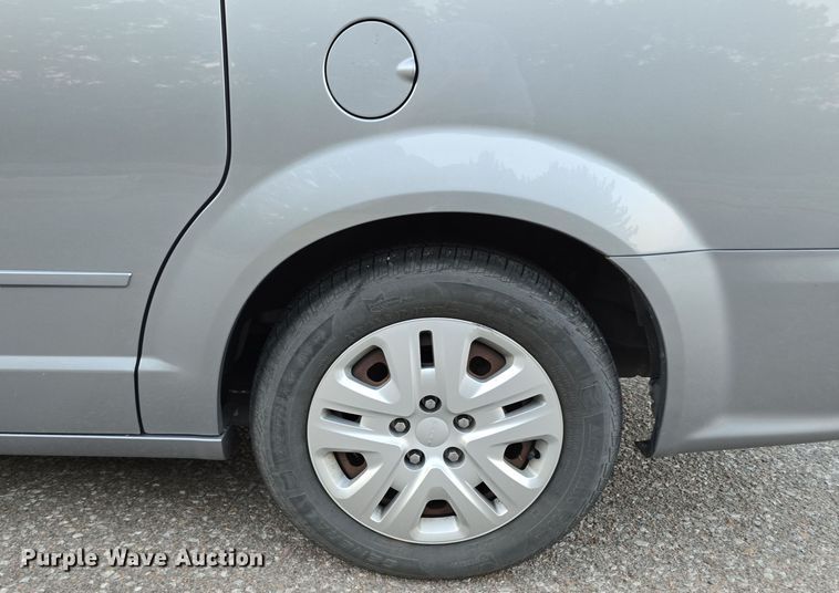 image for item LW9900 2016 Dodge Grand Caravan van