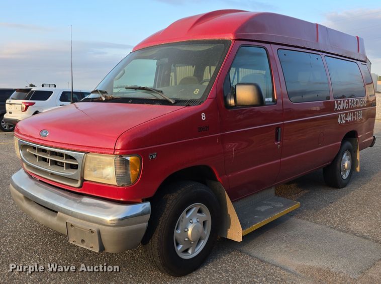 image for item LW9901 2001 Ford E350 Super Duty XLT van