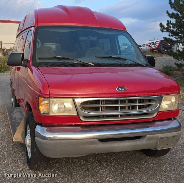 image for item LW9901 2001 Ford E350 Super Duty XLT van