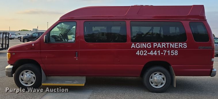 image for item LW9901 2001 Ford E350 Super Duty XLT van